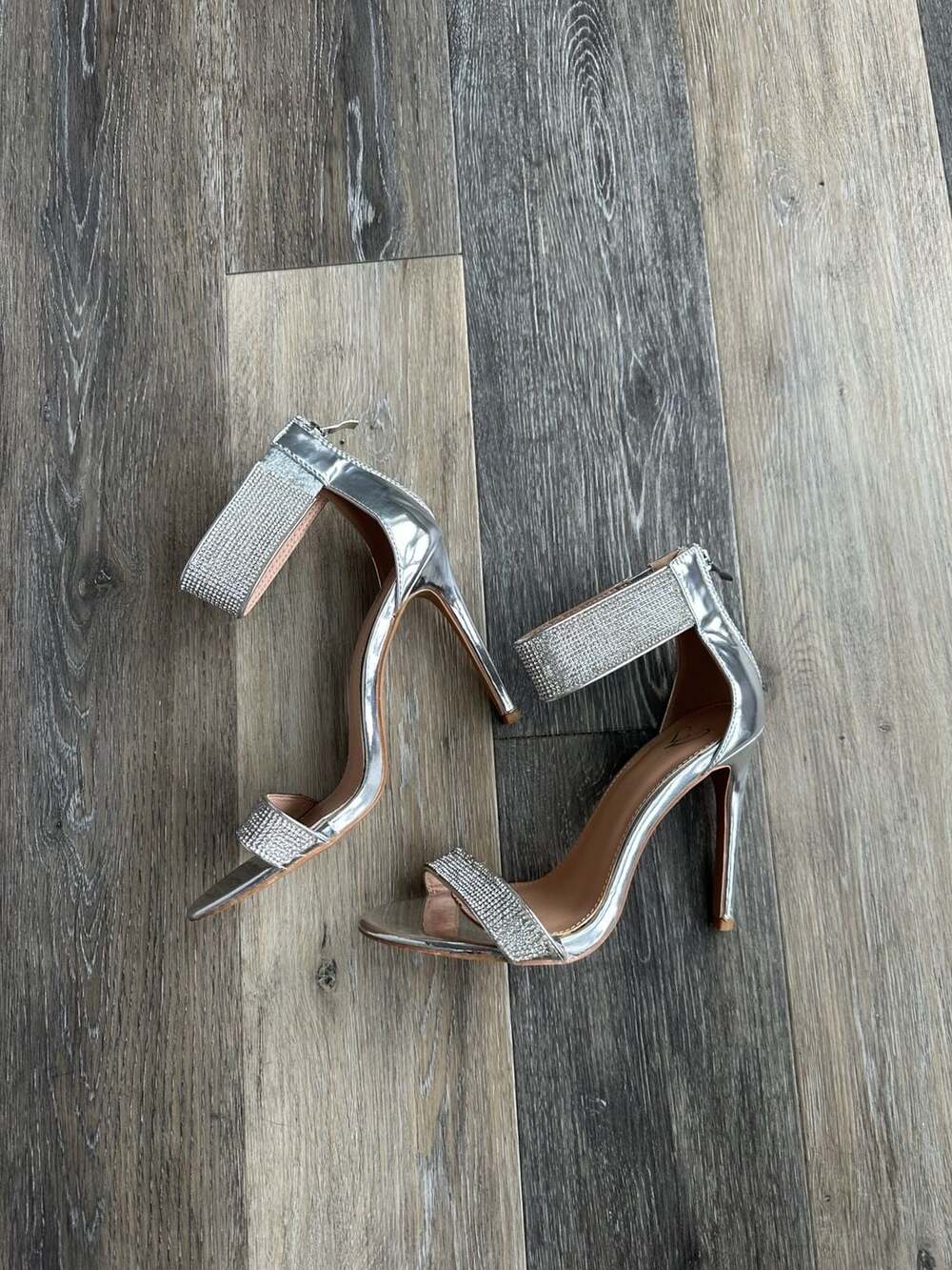 Windsor Metallic Silver Rhinestone Stiletto Heels Prom Y2K Glam Size 9